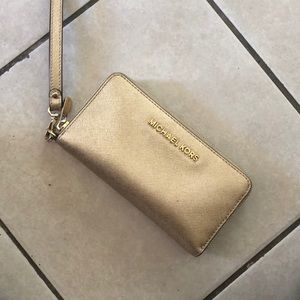 Michael kors clutch